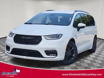 Used 2023 Chrysler Pacifica Touring w/ S Appearance Package