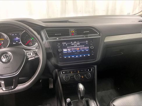 Used 2021 Volkswagen Tiguan SE image 18