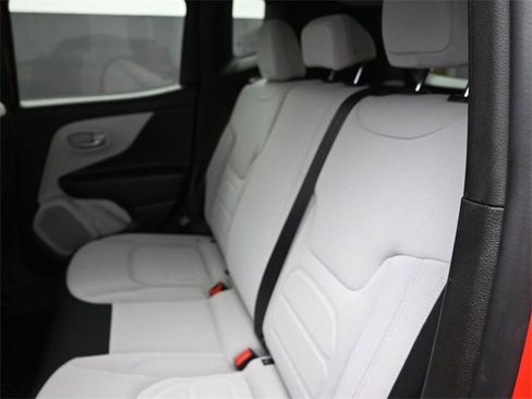 Used 2022 Jeep Renegade Latitude image 11