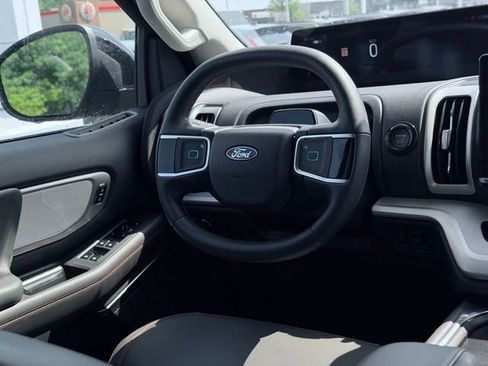 Used 2025 Ford Expedition Active AWD/4WD image 40