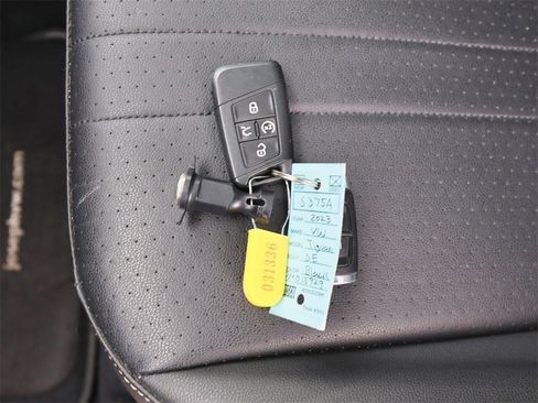 Used 2017 Chevrolet Traverse LT image 33