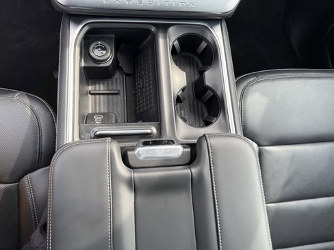 Used 2025 Ford Expedition Max Platinum w/ Driver's Package image 17