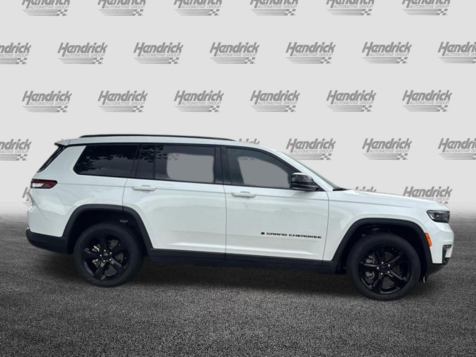 Used 2024 Jeep Grand Cherokee L Limited w/ Black Appearance Package AWD/4WD image 11