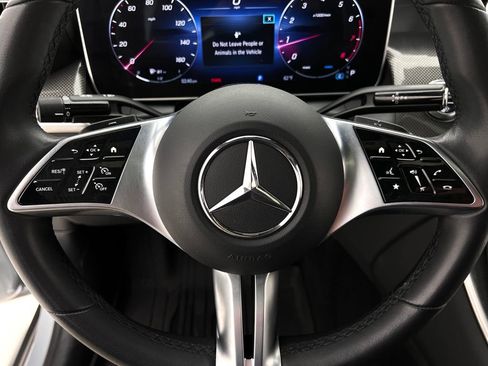 Used 2024 Mercedes-Benz GLC 300 4MATIC image 29