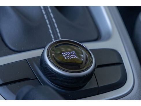 Used 2021 Hyundai Venue SEL w/ Cargo Package image 25