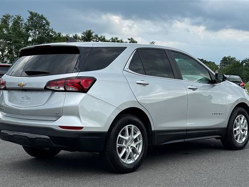 Used 2022 Chevrolet Equinox LT w/ Driver Convenience Package FWD image 9