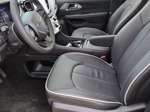 New 2026 Chrysler Pacifica Limited w/ S Appearance Package image 12