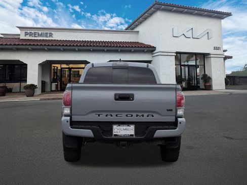 Used 2021 Toyota Tacoma TRD Off-Road w/ TRD Premium Off Road Package AWD/4WD image 7