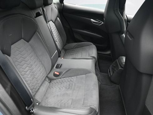 Used 2022 Audi e-tron GT Premium Plus image 33