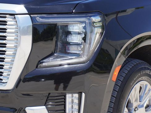 Used 2023 GMC Yukon XL Denali AWD/4WD image 2