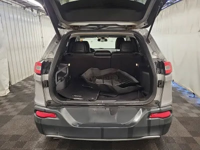 Used 2015 Jeep Cherokee Limited w/ Luxury Group AWD/4WD image 12