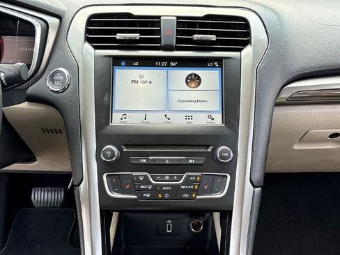 Certified 2017 Ford Fusion SE w/ Fusion SE Technology Package FWD image 23