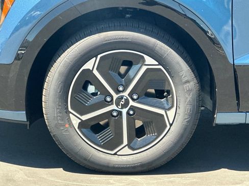 New 2026 Kia Niro FWD image 25