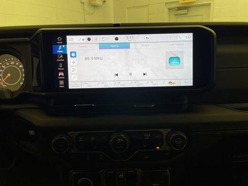 New 2025 Jeep Gladiator Mojave w/ Convenience Group image 12