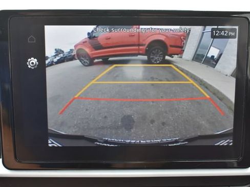Used 2025 Hyundai Venue Limited FWD image 21