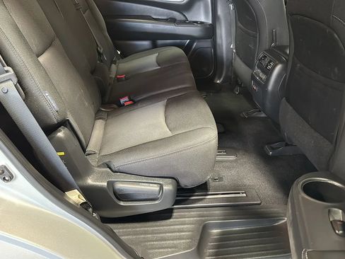 Used 2020 Nissan Pathfinder S AWD/4WD image 16