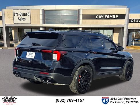 Used 2025 Ford Explorer ST image 2