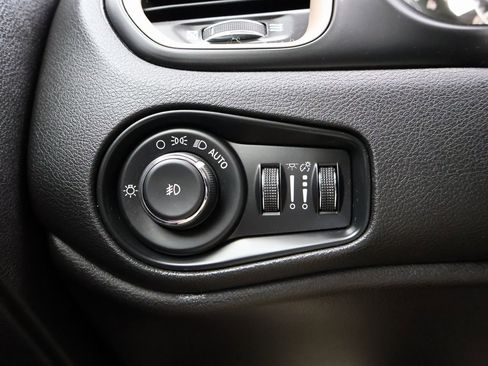 Used 2016 Jeep Renegade Latitude image 31