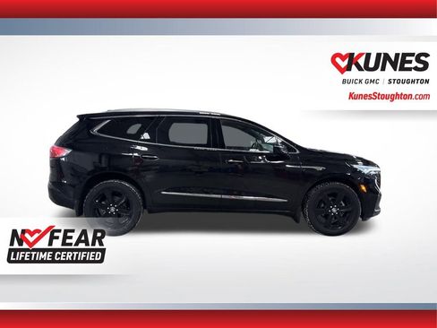 Used 2024 Buick Enclave Essence image 13