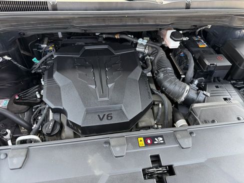 Used 2024 Kia Carnival LX image 23