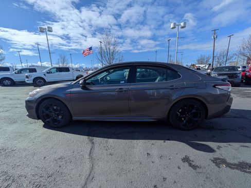 Used 2018 Toyota Camry XSE image 9