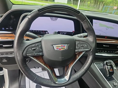 Used 2022 Cadillac Escalade Premium Luxury AWD/4WD image 12