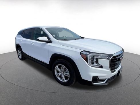 Used 2024 GMC Terrain SLE FWD image 3