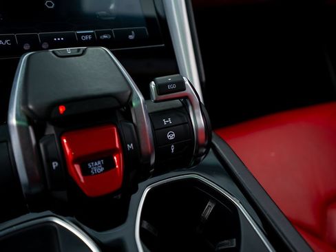 Used 2022 Lamborghini Urus AWD/4WD image 46