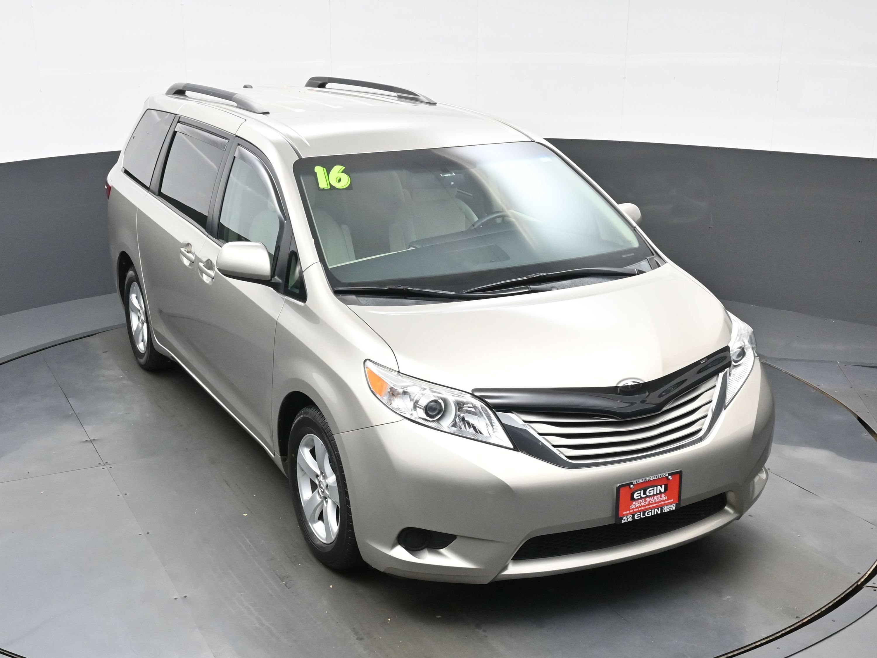 Used 2016 Toyota Sienna LE FWD image 39