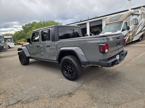 Used 2022 Jeep Gladiator Sport AWD/4WD image 8