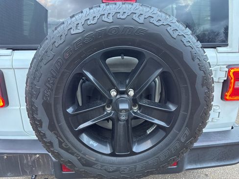 Used 2023 Jeep Wrangler Unlimited Sahara image 13