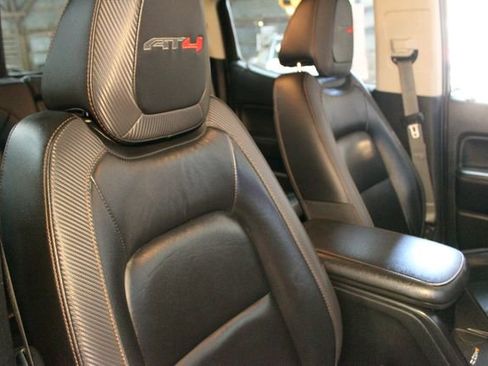 Used 2022 GMC Canyon AT4 w/ Driver Alert Package AWD/4WD image 11