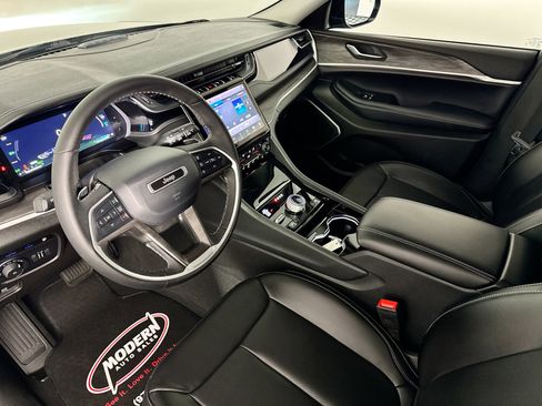 Used 2023 Jeep Grand Cherokee 30th Anniversary image 15