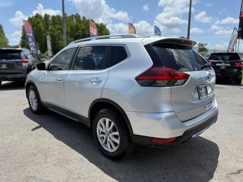 Used 2018 Nissan Rogue SV image 4