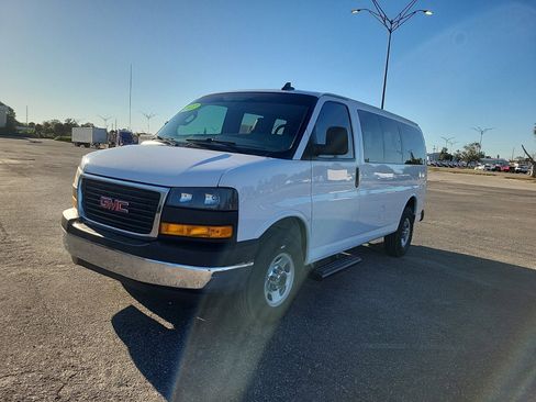 Used 2022 GMC Savana 3500 LS w/ Chrome Appearance Package image 2