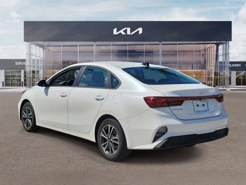 Certified 2023 Kia Forte LXS FWD image 4
