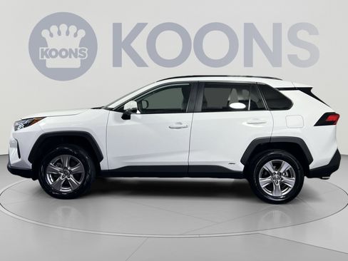 Used 2025 Toyota RAV4 XLE AWD/4WD image 2