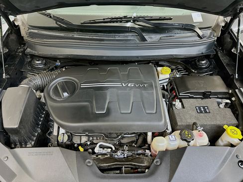 Used 2019 Jeep Cherokee Latitude Plus w/ Comfort/Convenience Group image 34