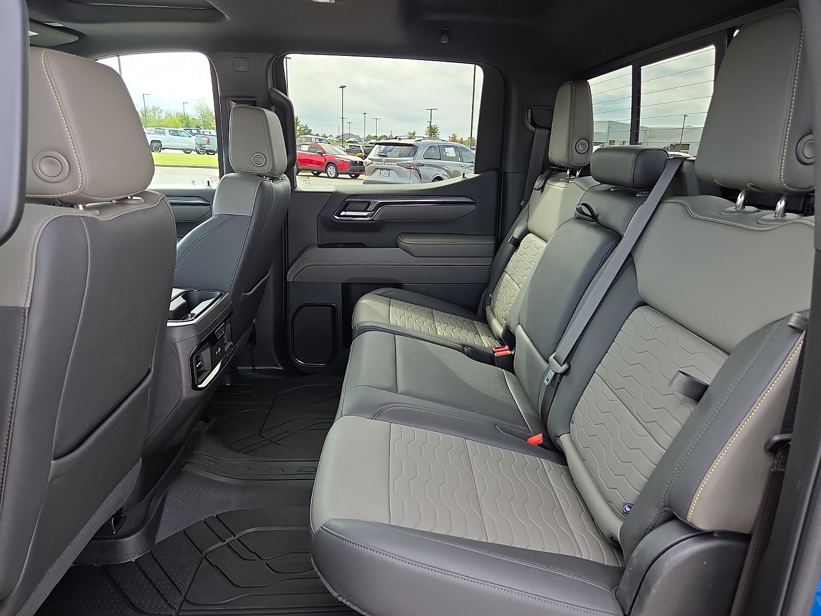 Used 2023 Chevrolet Silverado 1500 ZR2 w/ Technology Package AWD/4WD image 10