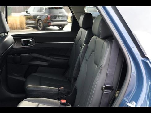 Used 2025 Kia Sorento SX image 17