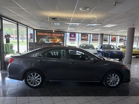 Used 2012 Toyota Camry XLE w/ Convenience Pkg FWD image 5