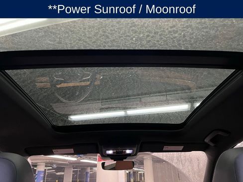 Certified 2025 Volkswagen Tiguan SEL R-Line image 10