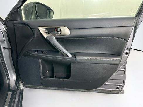 Used 2017 Lexus CT 200h w/ Accessory Package 2 image 28