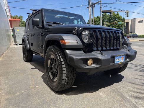 Used 2018 Jeep Wrangler Unlimited Sport S AWD/4WD image 18