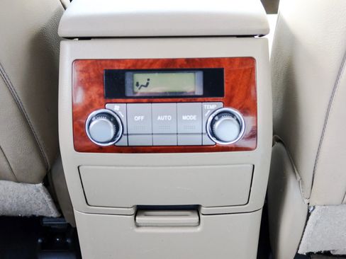 Used 2012 Toyota Highlander Limited w/ Tow Pkg AWD/4WD image 22
