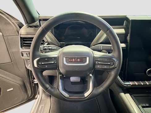 Certified 2025 GMC Yukon XL AT4 w/ AT4 Premium Package AWD/4WD image 9