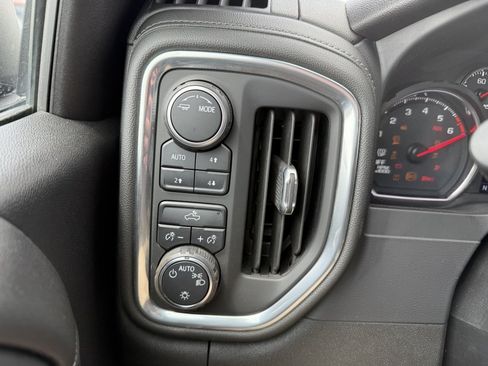 Used 2021 Chevrolet Silverado 1500 LT AWD/4WD image 29