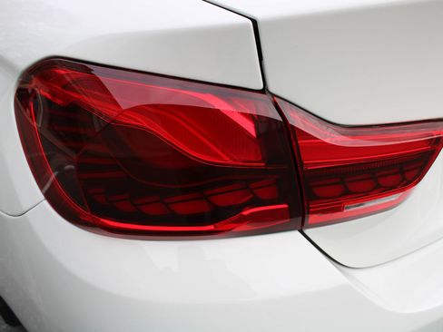 Used 2018 BMW M4 Coupe image 25