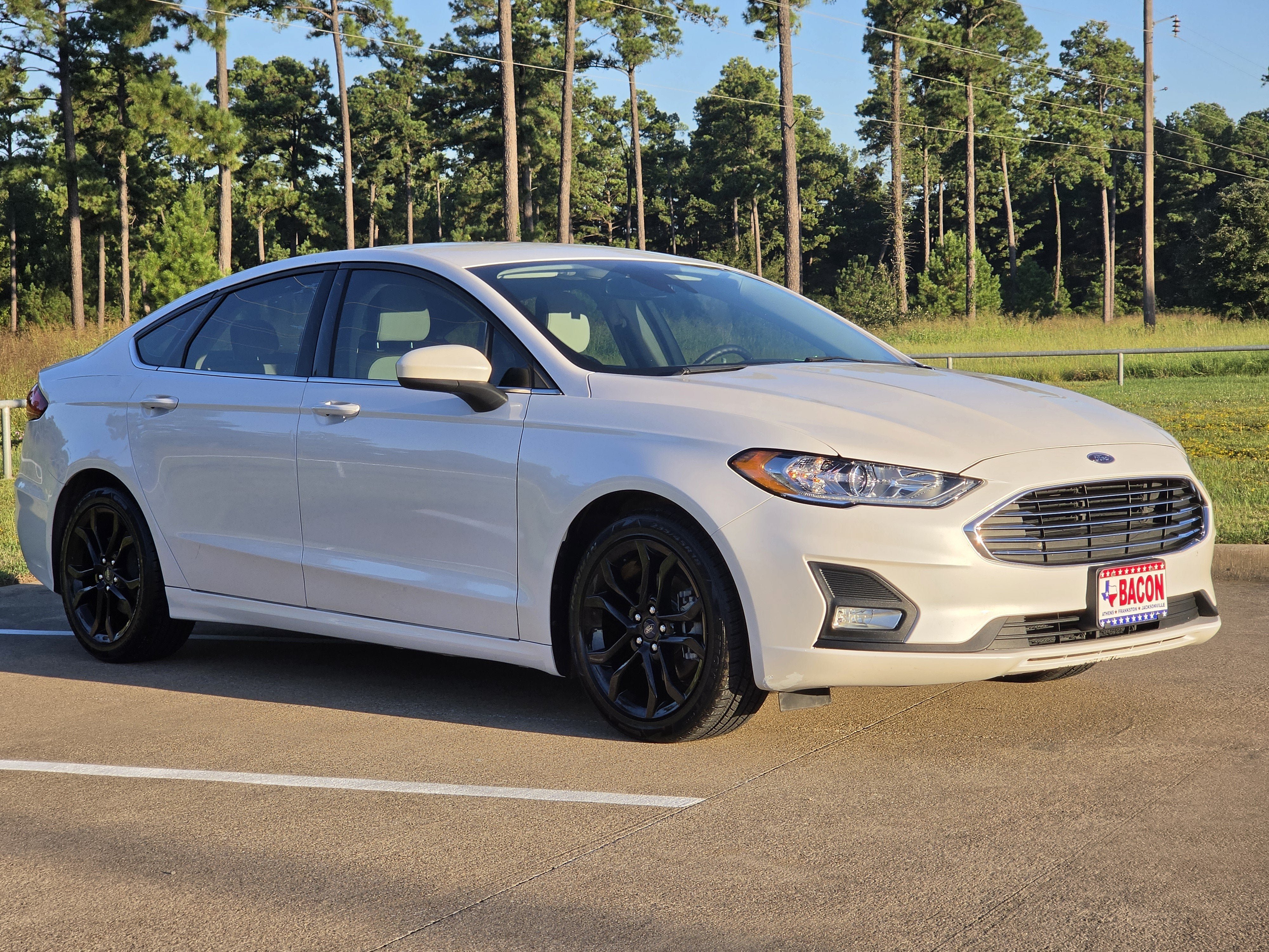 Used 2019 Ford Fusion SE w/ Equipment Group 151A FWD image 3