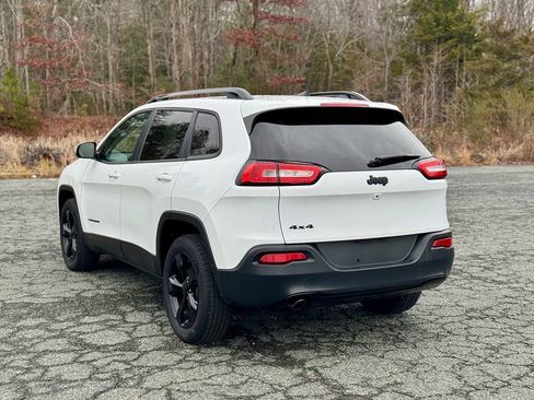 Used 2018 Jeep Cherokee Latitude w/ Altitude Package AWD/4WD image 9